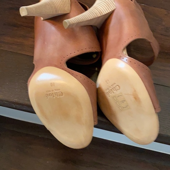 CHLOE- elastic sandal w/ stacked wood heel - Picture 3 of 7